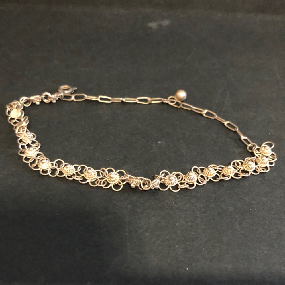 Floral bracelet VGUC silver color